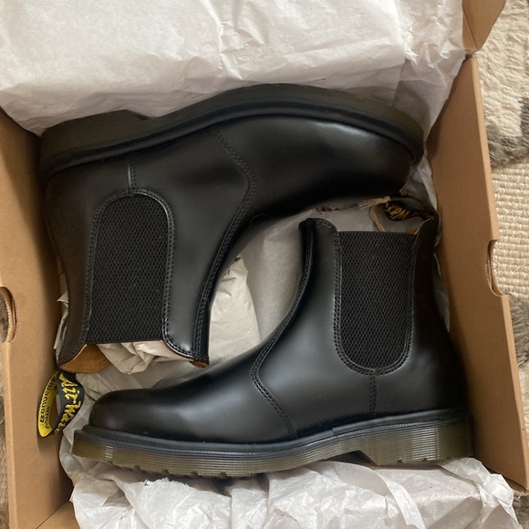 Dr. Martens Shoes - DR. MARTENS NIB 2976 Black Leather Chelsea Boot - US9